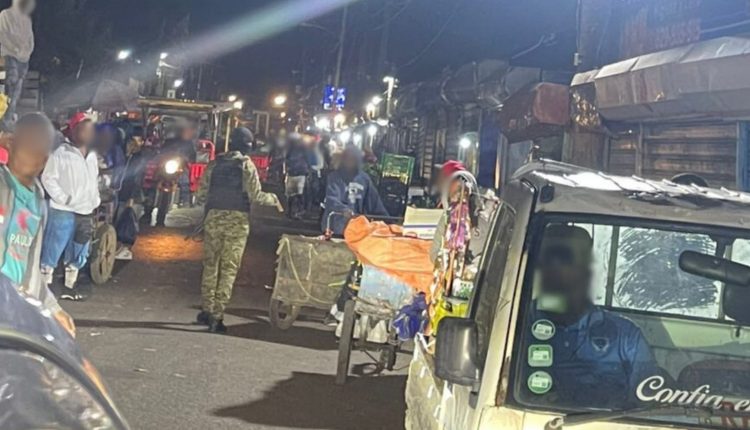 Detenidos en operativos de Migración.