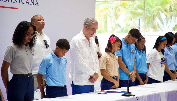 Abinader participó en actividad en politécnico en Villa Altagracia.