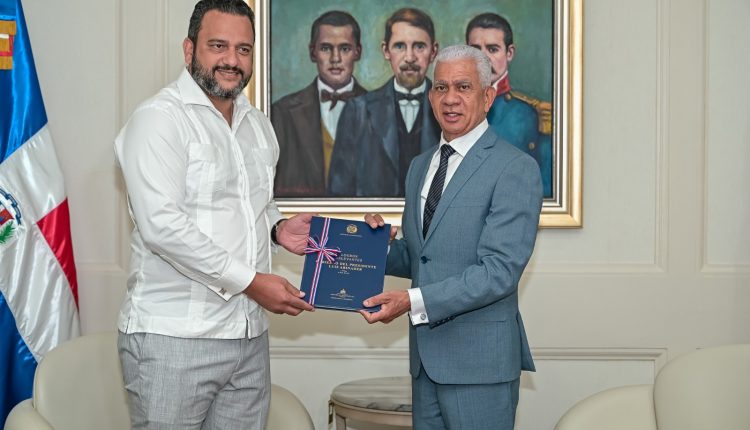 Viceministro Luis Madera hizo encuentra de memorias a Ricardo de los Santos.