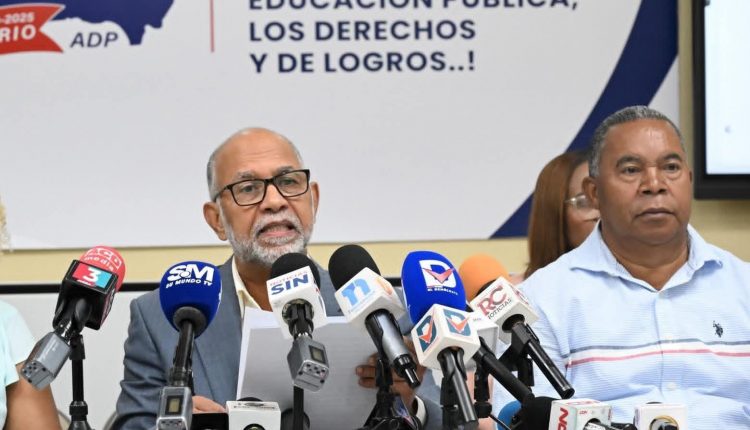 Eduardo Hidalgo habla por la ADP.