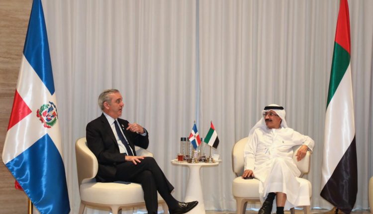 Abinader reunido con ultan Ahmed bin Sulayem en Dubái.