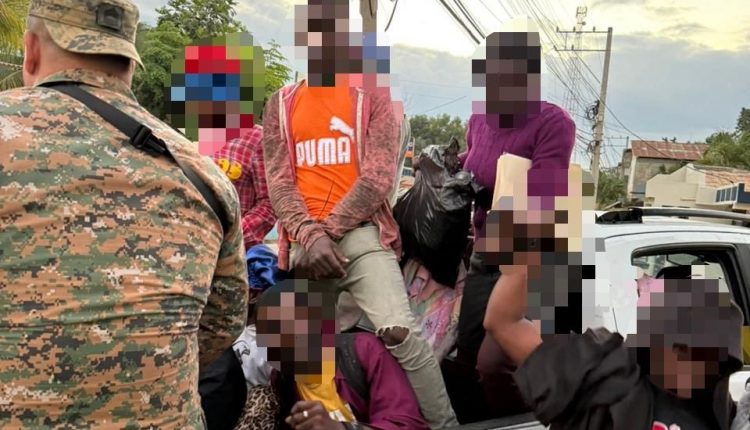 Indocumentados detenidos por Migración.