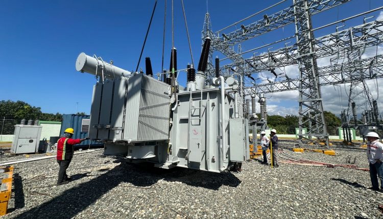 Transformador instalado en Pedernales.