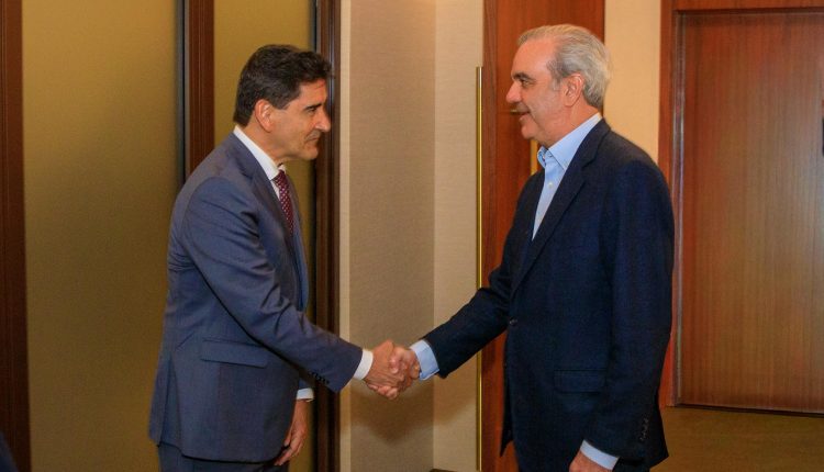 Abinader recibido en Dubái.