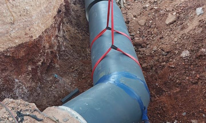 Trabajos en las redes de agua en la Plaza de la Bandera