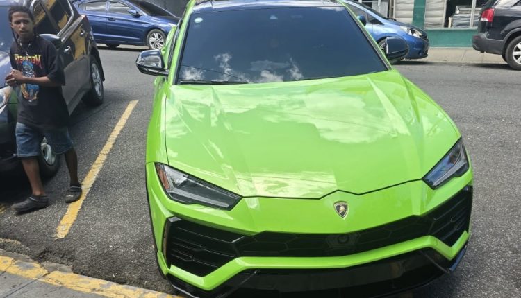 Vehículo de Yailin la más viral.