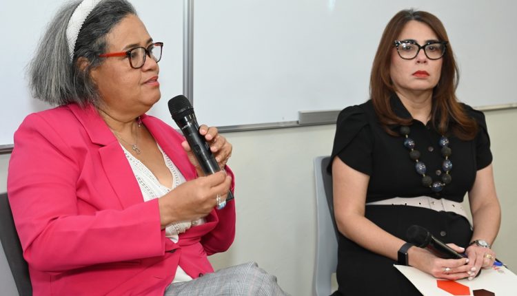 Desiree del Rosario, coordinadora del Centro de Estudios de Género y Dalul Ordehi, decana del Área de Ciencias Sociales y Humanidades de INTEC