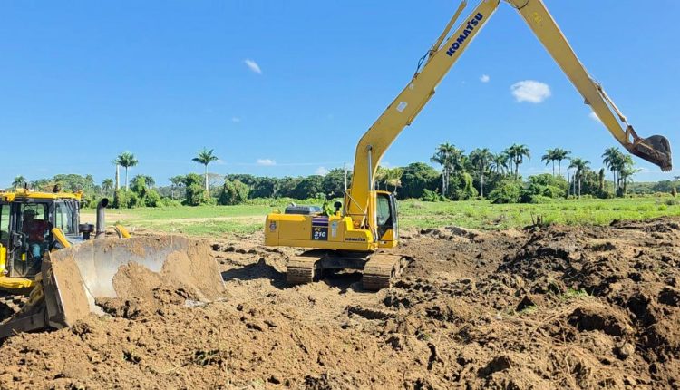 Equipos del INDRHI trabajando en el area.