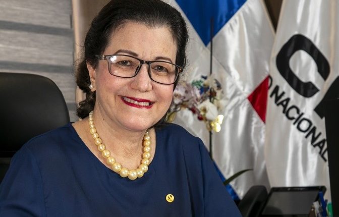 Aura Celeste Fernández Rodríguez, gerente general del CNSS.