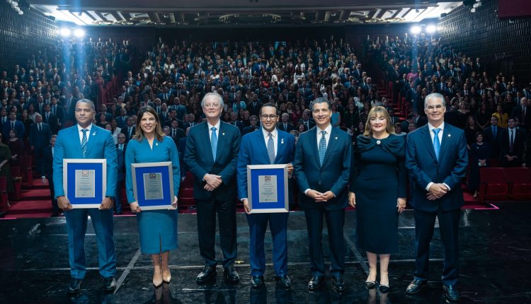 Wilson Santana, Marisol Muñoz, Manuel A. Grullón, Sebastián Pichardo, Christopher Paniagua, Antonia Antón de Hernández y René Grullón.