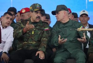 Nicolás Maduro en una conversación con Padrino López.