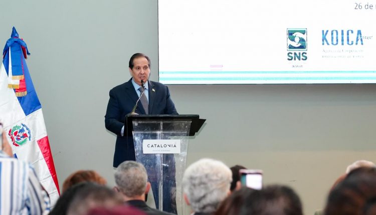 Víctor Atallah, ministro de Salud.