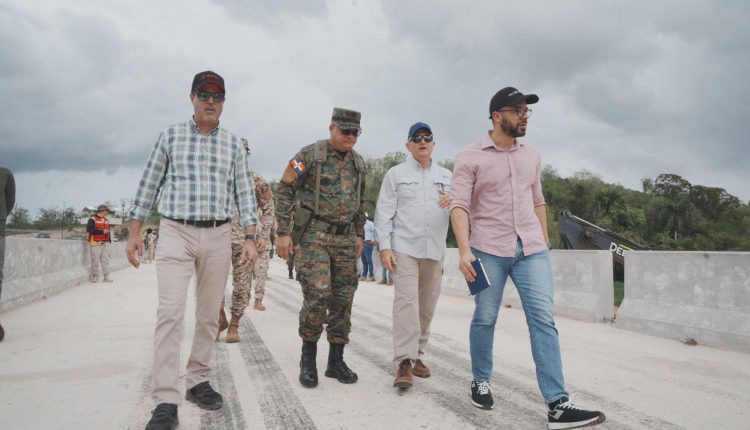 Recorrido del ministro de Defensa por la frontera por Dajabón.