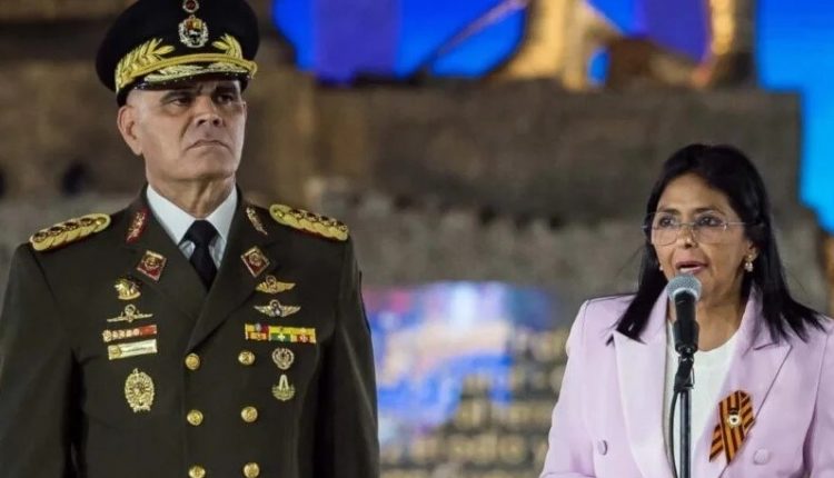 Vladimir Padrino López y Delcy Rodríguez.