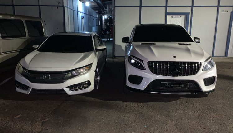 Vehículos ocupados a red desmantelada en Santiago.