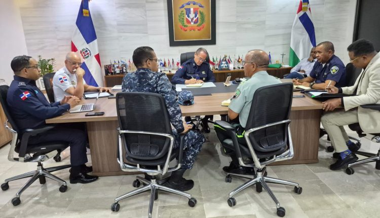 Reunión encabezada por director de la Policía por Semana Santa.