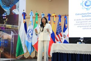 Yeni Berenice Reynoso habla contra el crimen organizado.