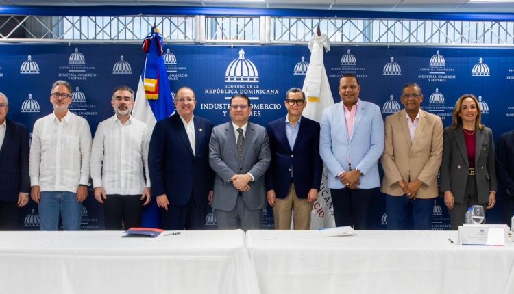 Miembros de la Mesa de Coordinación contra el Comercio Ilícito.