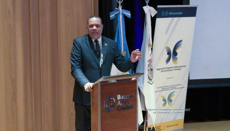 Eddy Alcántara habla en la actividad celebrada en esta capital.