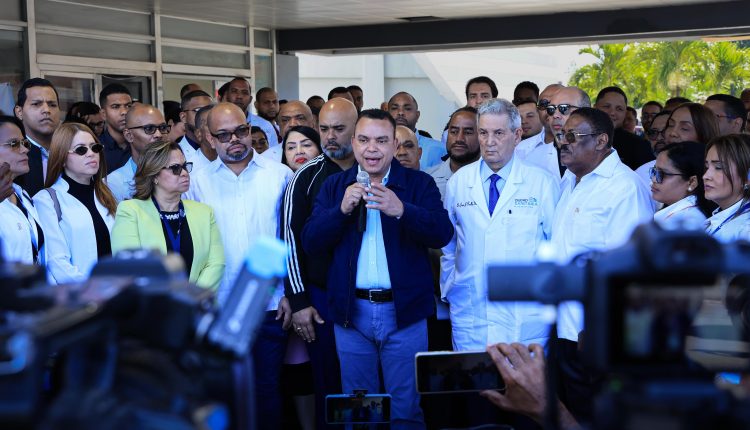 Julio Landrón ofrece detalles sobre operativo en hospitales por la Semana Santa.