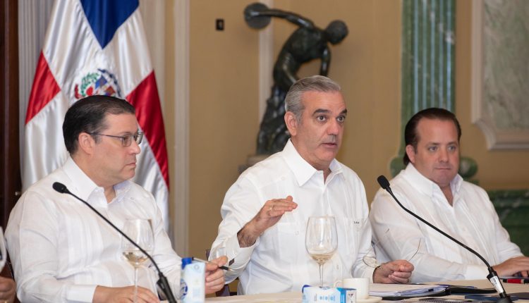 Eduardo Sanz Lovatón, Luis Abinader y José Ignacio Paliza.