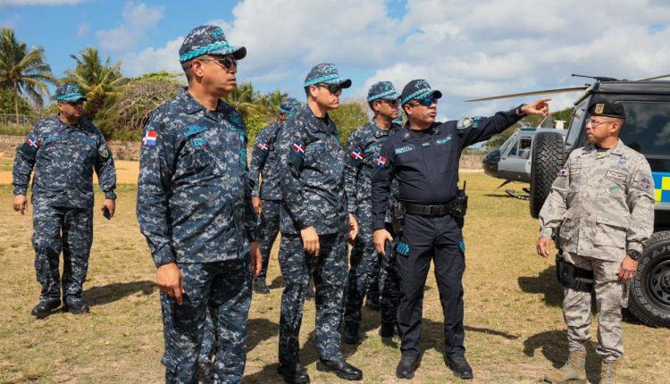 Recorrido del director de la Policía por región Este.