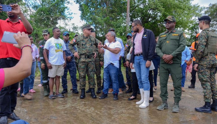 Recorrido de funcionarios por la región Este.