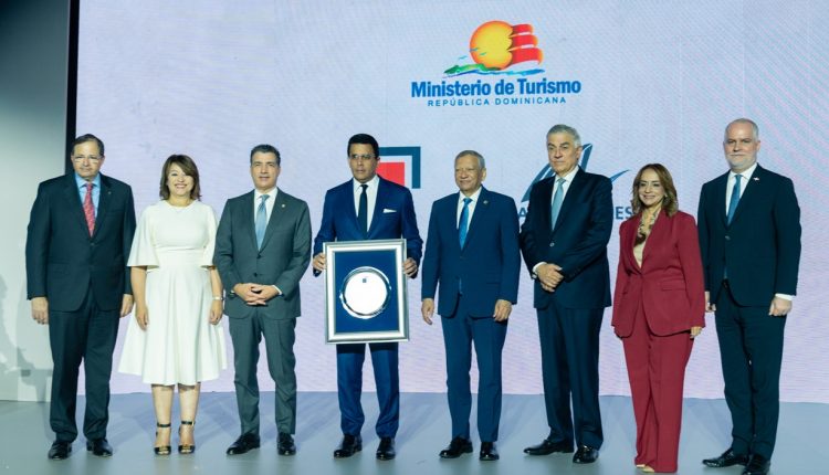 El ministro de Turismo, David Collado, fue reconocido