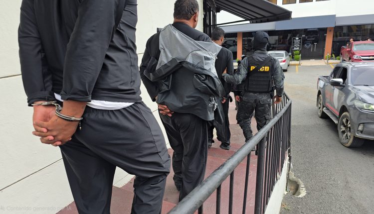 Venezolanos detenidos por la DNCD.