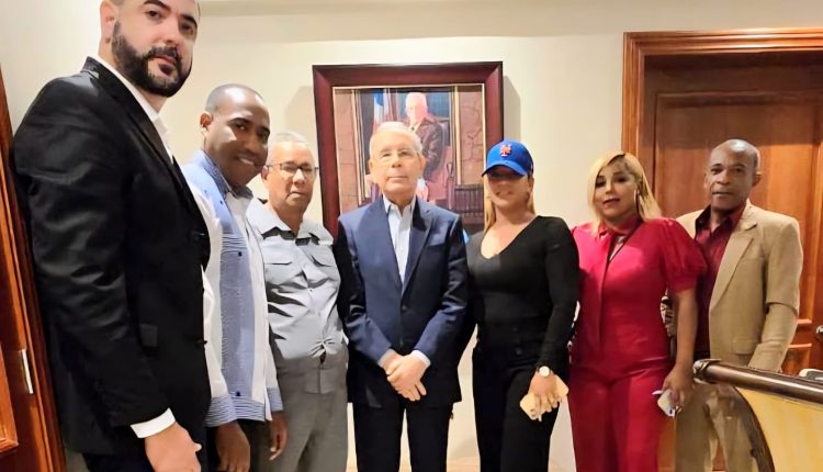 Danilo Medina recibió a los miembros que regresaron.