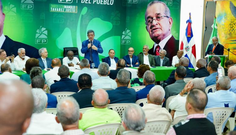 Leonel habla en actividad con el sector agropecuario.