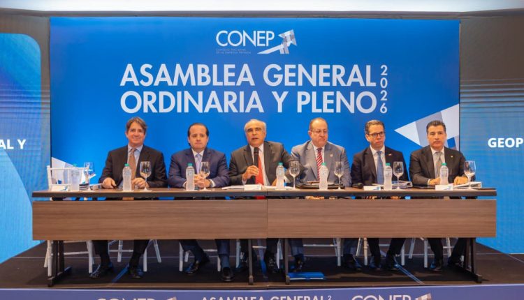 Representantes del Gobierno y del Conep.