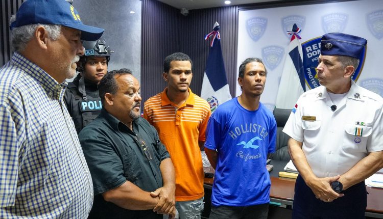 Se entregan dos vinculan a muerte de un mayor de la Policía en Villa Juana.