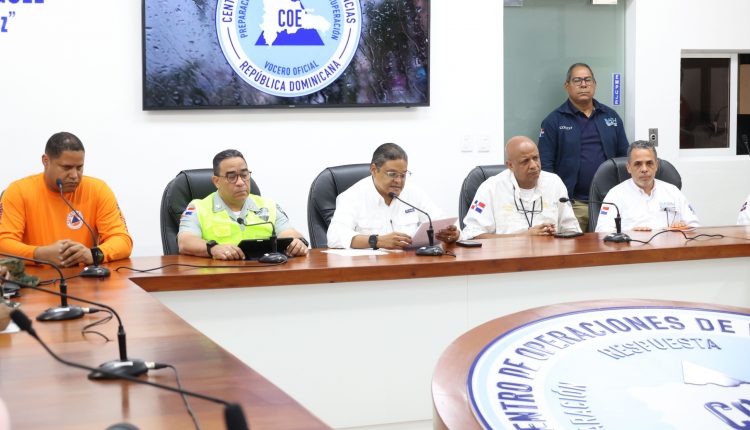 Juan Manuel Méndez mientras ofrece detalles del primer boletín sobre operativo.