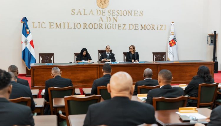 Sesión de los regidores del Distrito Nacional.