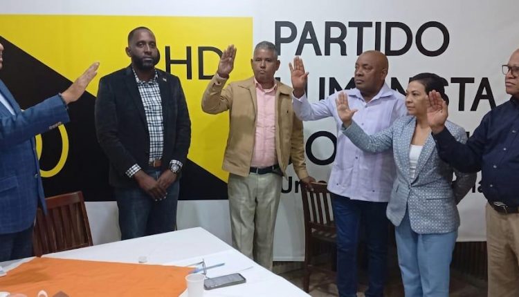 Ramón Emilio Goris juramenta a los nuevos miembros del Comité Político del PHD.