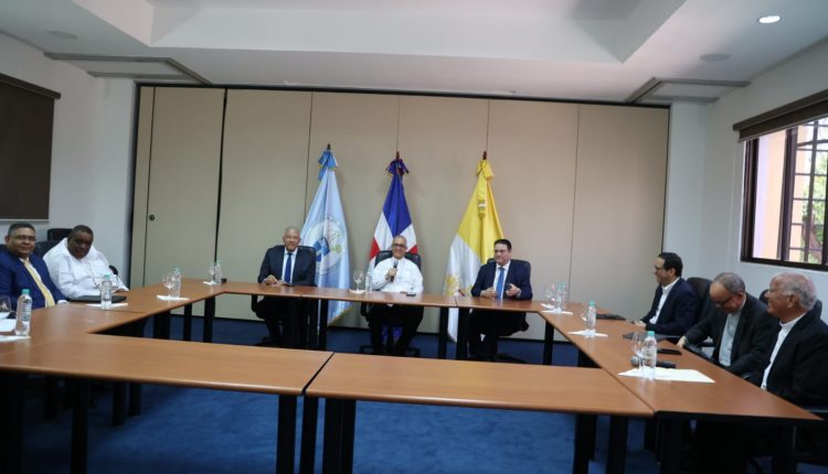 Reunión del Gobierno y los obispos.