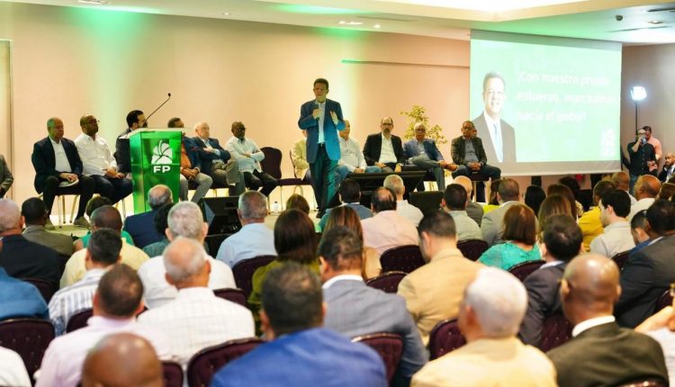 Leonel Fernández habla en actividad de Fuerza del Pueblo.