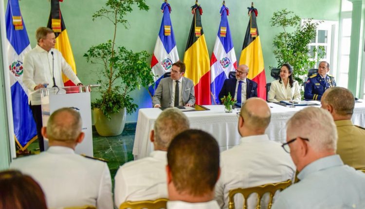 Autoridades dominicanas y de Bélgica.
