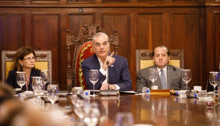 Raquel Peña, Luis Abinader y José Ignacio Paliza.