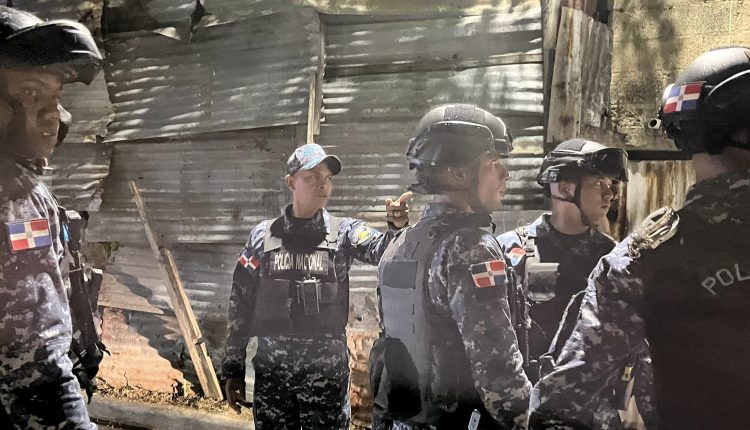 Operativo de la Policía en Los Guaricanos.