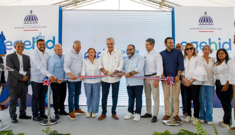 Abinader deja en operación carretera en Jarabacoa.