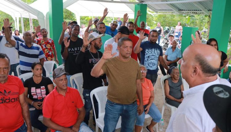 Bautista Rojas Gómez tomó juramento a nuevos miembros de Fuerza del Pueblo.