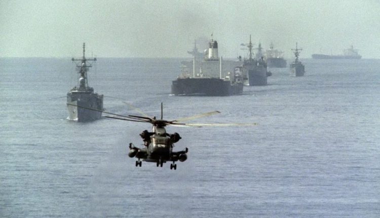 Marina de Estados Unidos rumbo al estrecho de Ormuz.