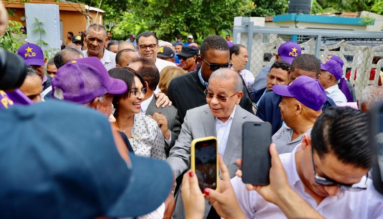 Danilo Medina cuesta decisión de JCE sobre publicación de encuestas.