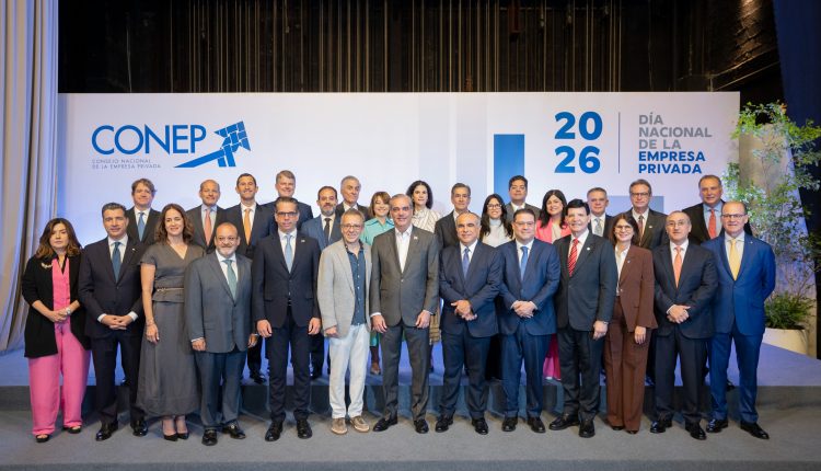 Representantes del Banco Popular en el Día de la Empresa Privada.