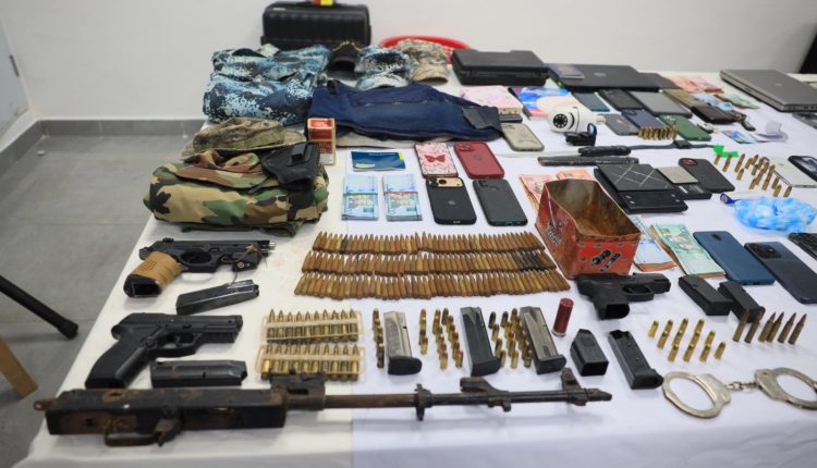 Armas y otros objetos ocupados por autoridades.