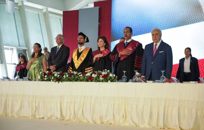 Graduación de la Universidad Federico Henríquez y Carvajal