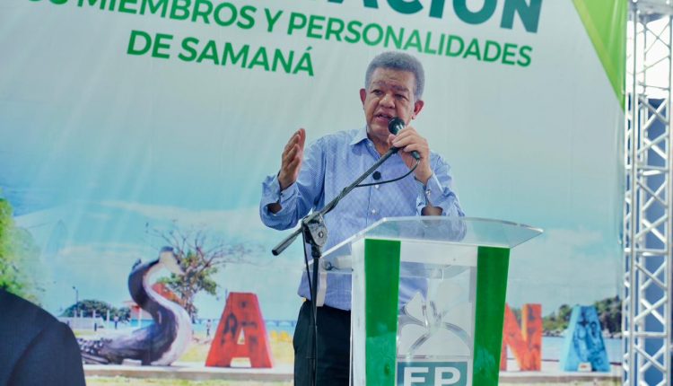 Leonel Fernández habla en actividad política en Samaná.