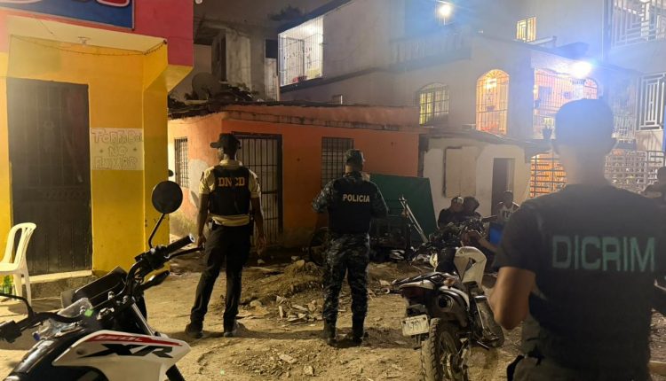 Intervención en uno de los barrios en Santo Domingo Norte.